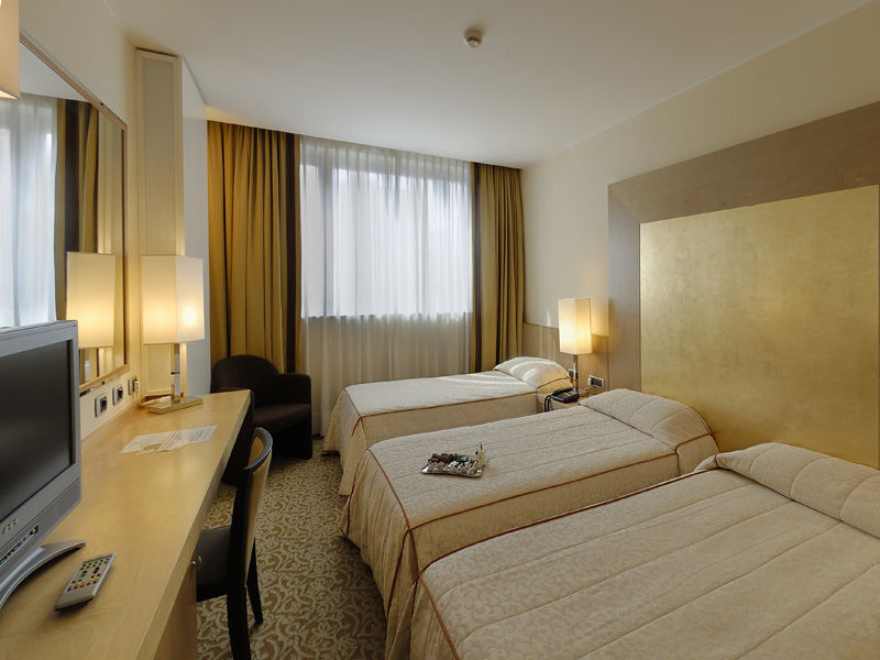 Hotel Tiffany Milano Trezzano sul Naviglio Buitenkant foto