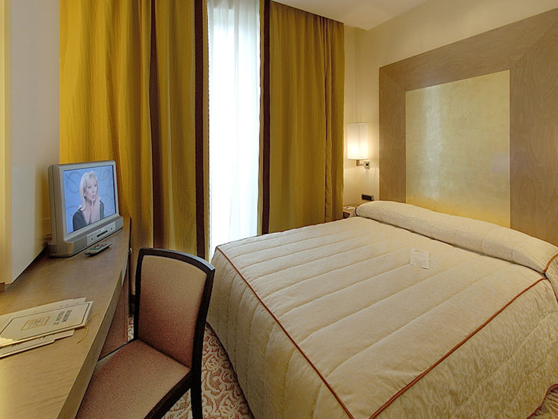 Hotel Tiffany Milano Trezzano sul Naviglio Buitenkant foto