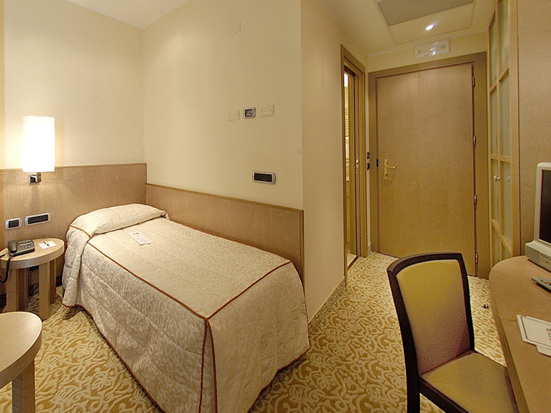 Hotel Tiffany Milano Trezzano sul Naviglio Buitenkant foto
