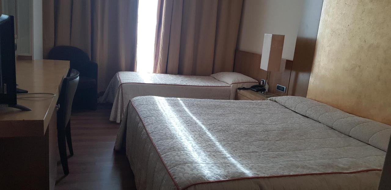 Hotel Tiffany Milano Trezzano sul Naviglio Buitenkant foto